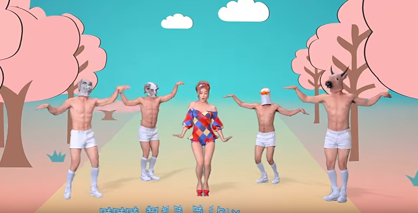 חמישה סרטונים: תרנגולת סינית